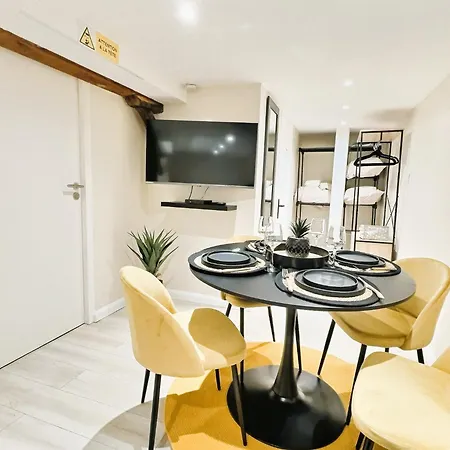 Cosy Refait A Neuf - Proche Aeroport Et Tram *