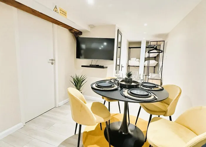 Cosy Refait A Neuf - Proche Aeroport Et Tram *