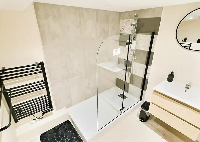 Cosy Refait A Neuf - Proche Aeroport Et Tram